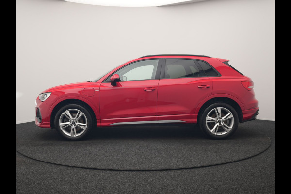 Audi Q3 45 TFSI e S Line PHEV 245pk Dealer O.H. | Trekhaak Af Fabriek | Camera | Blis | Stoelverwarming | Apple Carplay | Virtual Cockpit | Lane Assist | DAB | Cruise Control | 19"L.M | Plug In Hybrid |
