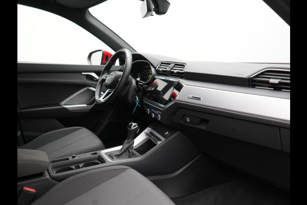 Audi Q3 45 TFSI e S Line PHEV 245pk Dealer O.H. | Trekhaak Af Fabriek | Camera | Blis | Stoelverwarming | Apple Carplay | Virtual Cockpit | Lane Assist | DAB | Cruise Control | 19"L.M | Plug In Hybrid |