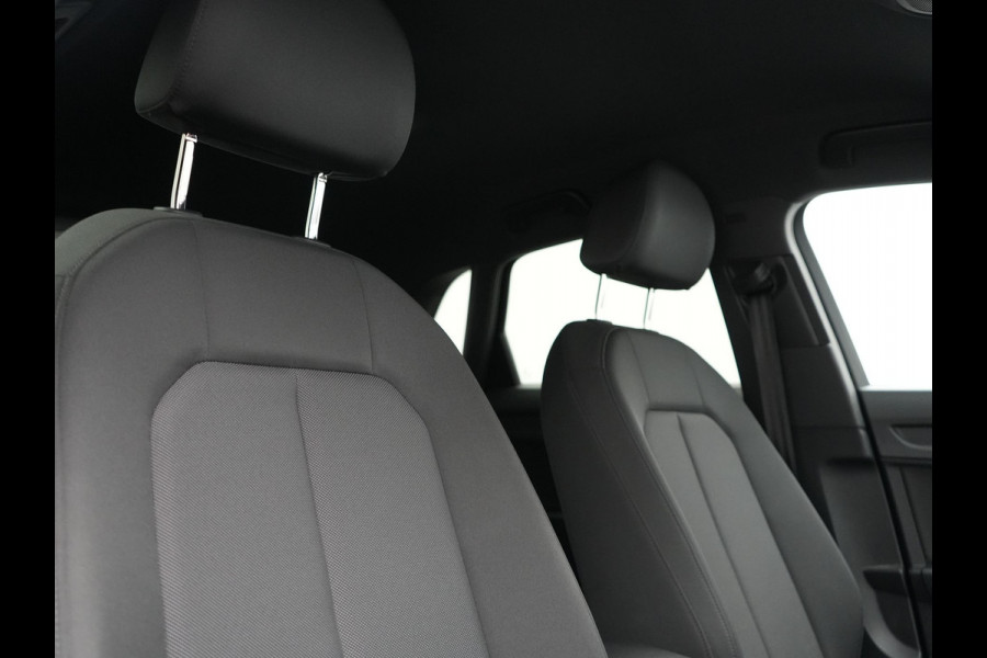 Audi Q3 45 TFSI e S Line PHEV 245pk Dealer O.H. | Trekhaak Af Fabriek | Camera | Blis | Stoelverwarming | Apple Carplay | Virtual Cockpit | Lane Assist | DAB | Cruise Control | 19"L.M | Plug In Hybrid |