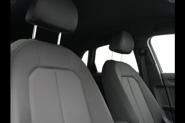 Audi Q3 45 TFSI e S Line PHEV 245pk Dealer O.H. | Trekhaak Af Fabriek | Camera | Blis | Stoelverwarming | Apple Carplay | Virtual Cockpit | Lane Assist | DAB | Cruise Control | 19"L.M | Plug In Hybrid |