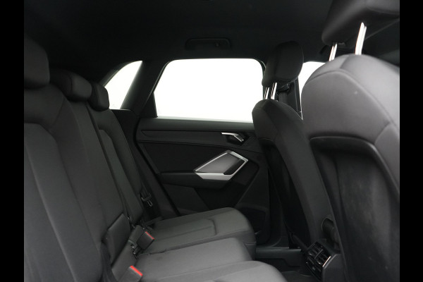 Audi Q3 45 TFSI e S Line PHEV 245pk Dealer O.H. | Trekhaak Af Fabriek | Camera | Blis | Stoelverwarming | Apple Carplay | Virtual Cockpit | Lane Assist | DAB | Cruise Control | 19"L.M | Plug In Hybrid |