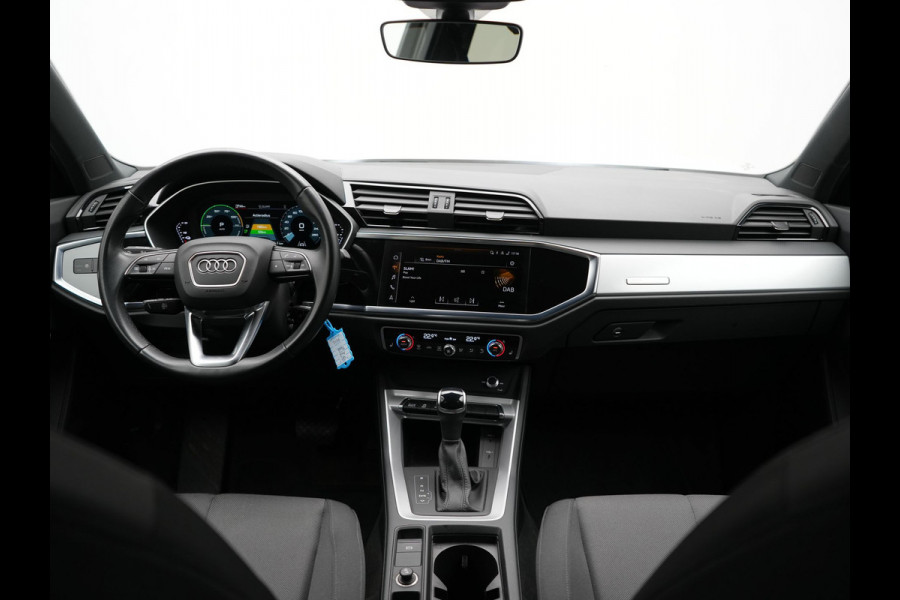 Audi Q3 45 TFSI e S Line PHEV 245pk Dealer O.H. | Trekhaak Af Fabriek | Camera | Blis | Stoelverwarming | Apple Carplay | Virtual Cockpit | Lane Assist | DAB | Cruise Control | 19"L.M | Plug In Hybrid |