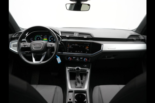 Audi Q3 45 TFSI e S Line PHEV 245pk Dealer O.H. | Trekhaak Af Fabriek | Camera | Blis | Stoelverwarming | Apple Carplay | Virtual Cockpit | Lane Assist | DAB | Cruise Control | 19"L.M | Plug In Hybrid |