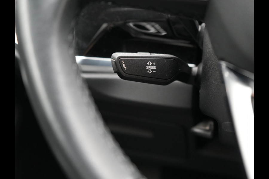 Audi Q3 45 TFSI e S Line PHEV 245pk Dealer O.H. | Trekhaak Af Fabriek | Camera | Blis | Stoelverwarming | Apple Carplay | Virtual Cockpit | Lane Assist | DAB | Cruise Control | 19"L.M | Plug In Hybrid |