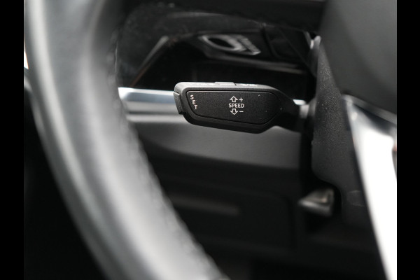 Audi Q3 45 TFSI e S Line PHEV 245pk Dealer O.H. | Trekhaak Af Fabriek | Camera | Blis | Stoelverwarming | Apple Carplay | Virtual Cockpit | Lane Assist | DAB | Cruise Control | 19"L.M | Plug In Hybrid |