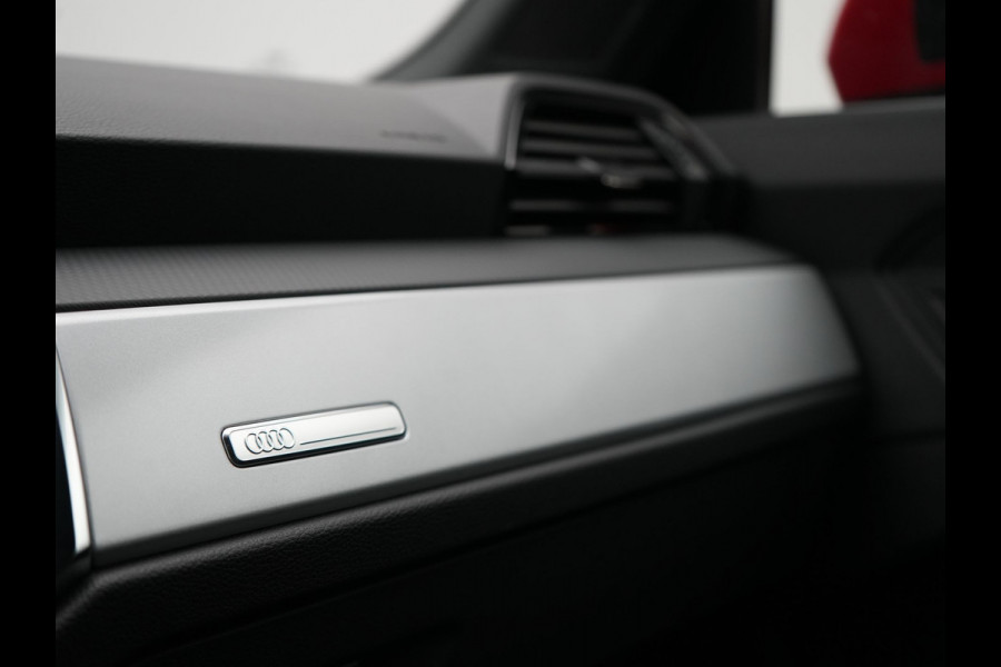 Audi Q3 45 TFSI e S Line PHEV 245pk Dealer O.H. | Trekhaak Af Fabriek | Camera | Blis | Stoelverwarming | Apple Carplay | Virtual Cockpit | Lane Assist | DAB | Cruise Control | 19"L.M | Plug In Hybrid |