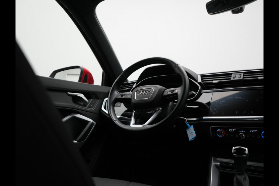 Audi Q3 45 TFSI e S Line PHEV 245pk Dealer O.H. | Trekhaak Af Fabriek | Camera | Blis | Stoelverwarming | Apple Carplay | Virtual Cockpit | Lane Assist | DAB | Cruise Control | 19"L.M | Plug In Hybrid |