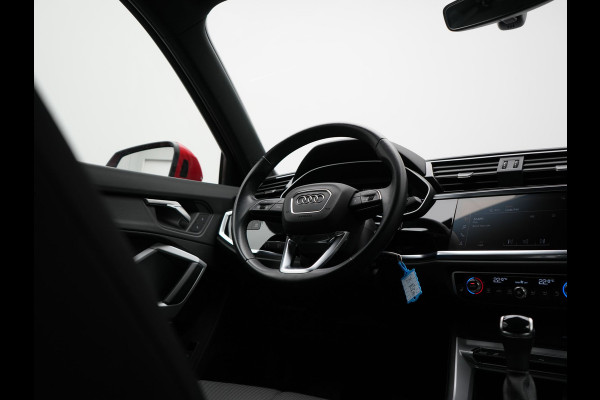 Audi Q3 45 TFSI e S Line PHEV 245pk Dealer O.H. | Trekhaak Af Fabriek | Camera | Blis | Stoelverwarming | Apple Carplay | Virtual Cockpit | Lane Assist | DAB | Cruise Control | 19"L.M | Plug In Hybrid |