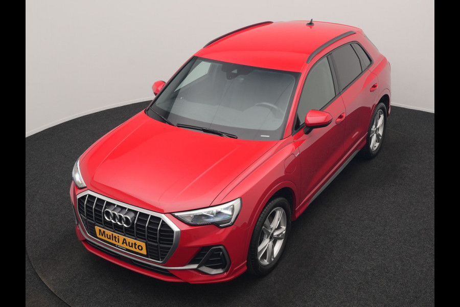 Audi Q3 45 TFSI e S Line PHEV 245pk Dealer O.H. | Trekhaak Af Fabriek | Camera | Blis | Stoelverwarming | Apple Carplay | Virtual Cockpit | Lane Assist | DAB | Cruise Control | 19"L.M | Plug In Hybrid |