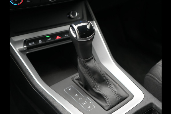 Audi Q3 45 TFSI e S Line PHEV 245pk Dealer O.H. | Trekhaak Af Fabriek | Camera | Blis | Stoelverwarming | Apple Carplay | Virtual Cockpit | Lane Assist | DAB | Cruise Control | 19"L.M | Plug In Hybrid |