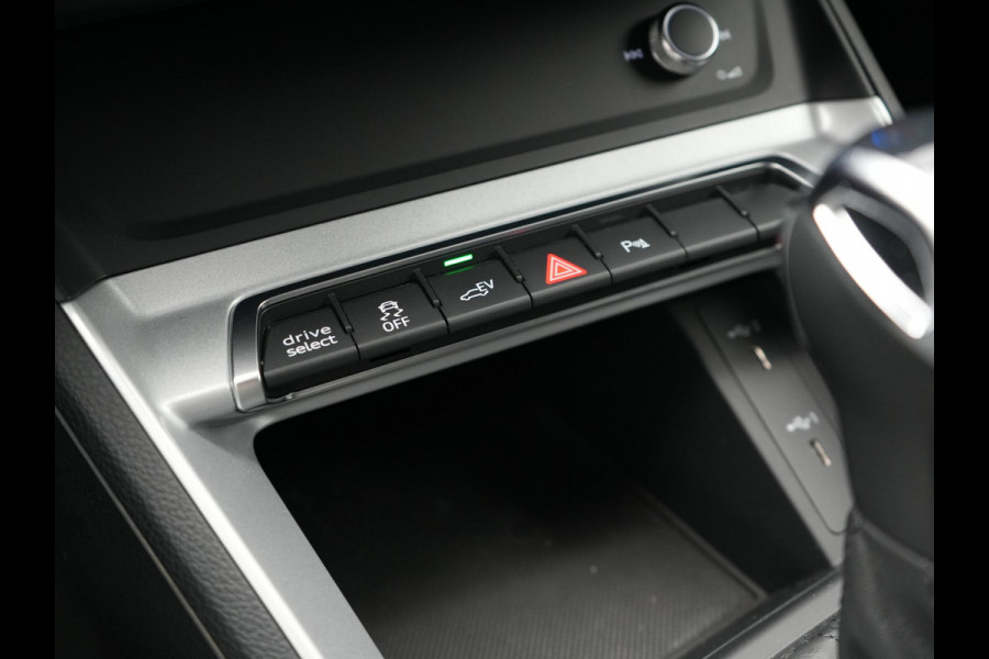 Audi Q3 45 TFSI e S Line PHEV 245pk Dealer O.H. | Trekhaak Af Fabriek | Camera | Blis | Stoelverwarming | Apple Carplay | Virtual Cockpit | Lane Assist | DAB | Cruise Control | 19"L.M | Plug In Hybrid |