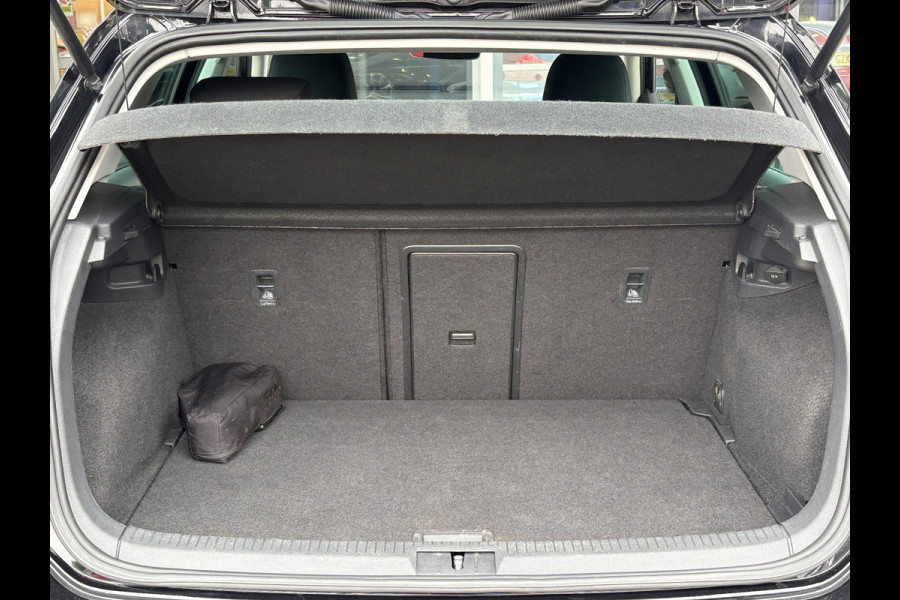 Volkswagen e-Golf e-Golf 136pk | SOH 88,7% | Virtual Cockpit | Stoelverwarming | Adaptive Cruise | Camera |