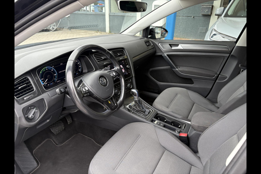 Volkswagen e-Golf e-Golf 136pk | SOH 88,7% | Virtual Cockpit | Stoelverwarming | Adaptive Cruise | Camera |