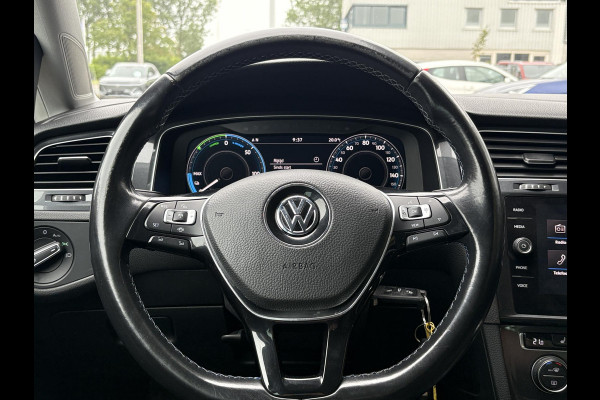 Volkswagen e-Golf e-Golf 136pk | SOH 88,7% | Virtual Cockpit | Stoelverwarming | Adaptive Cruise | Camera |