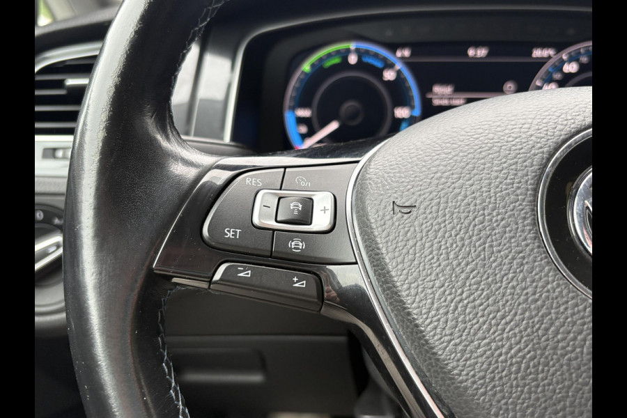 Volkswagen e-Golf e-Golf 136pk | SOH 88,7% | Virtual Cockpit | Stoelverwarming | Adaptive Cruise | Camera |