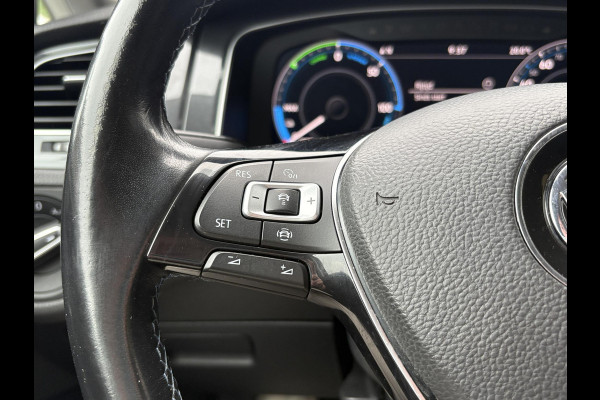Volkswagen e-Golf e-Golf 136pk | SOH 88,7% | Virtual Cockpit | Stoelverwarming | Adaptive Cruise | Camera |