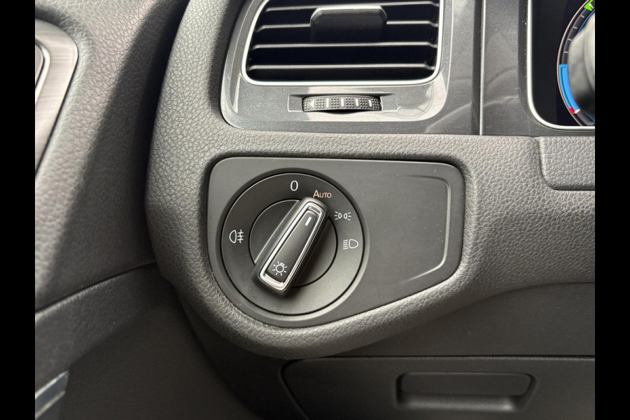 Volkswagen e-Golf e-Golf 136pk | SOH 88,7% | Virtual Cockpit | Stoelverwarming | Adaptive Cruise | Camera |