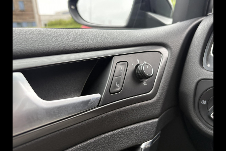 Volkswagen e-Golf e-Golf 136pk | SOH 88,7% | Virtual Cockpit | Stoelverwarming | Adaptive Cruise | Camera |