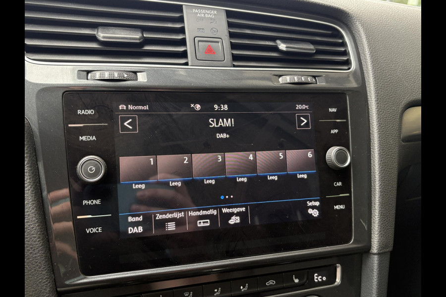 Volkswagen e-Golf e-Golf 136pk | SOH 88,7% | Virtual Cockpit | Stoelverwarming | Adaptive Cruise | Camera |