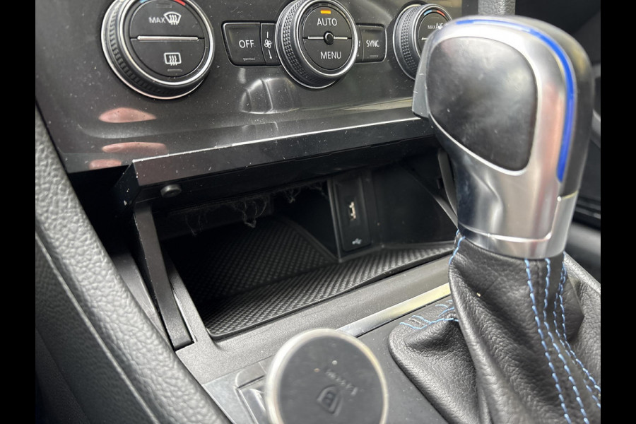 Volkswagen e-Golf e-Golf 136pk | SOH 88,7% | Virtual Cockpit | Stoelverwarming | Adaptive Cruise | Camera |
