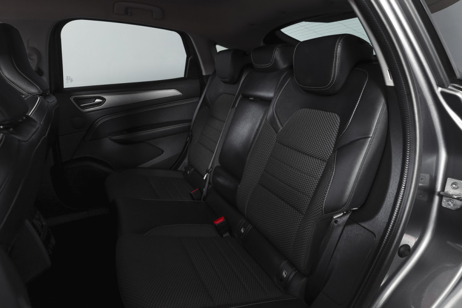 Renault Arkana 1.6 E-Tech full hybrid 145 techno | Dig. Cockpit | Adapt. Cruise | Stoel-+Stuurverw. | PDC | Camera | NAV + App, Connect | ECC | Afn. Trekhaak | LM 18" |