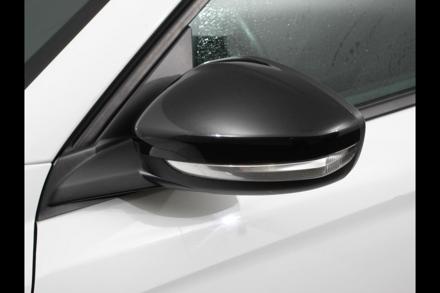 Opel Corsa 1.2 Edition Airco Navigatie Apple Carplay/Android Auto  Lichtmetalen Velgen Cruise Control Parkeersensoren achter