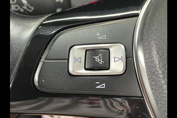 Volkswagen Golf 7.5 1.5 TSI 150PK Highline R-LINE NAVI LED