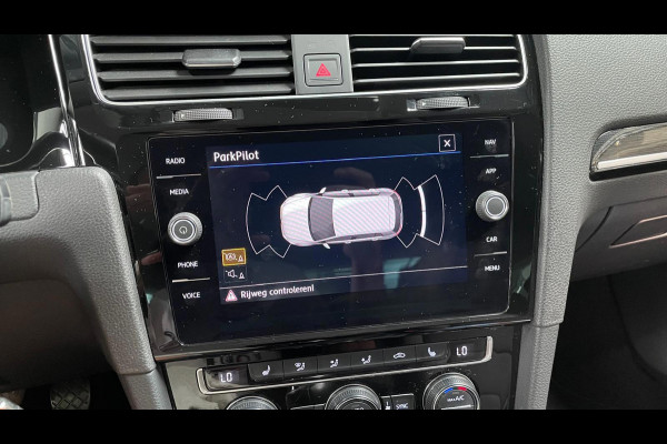 Volkswagen Golf 7.5 1.5 TSI 150PK Highline R-LINE NAVI LED