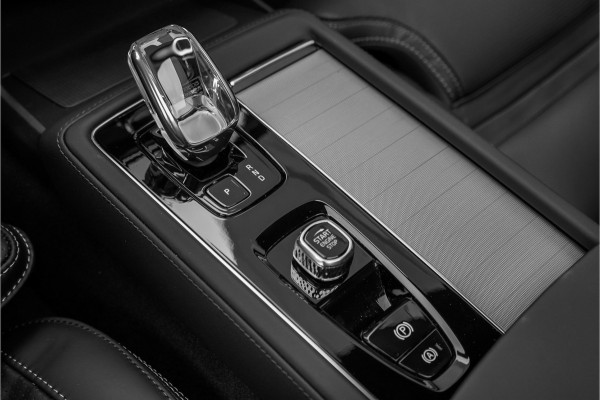 Volvo XC90 2.0 T8 Plug-in hybrid AWD Ultra Black Edition 7p B&W Pano Massage Stoelventilatie Trekhaak