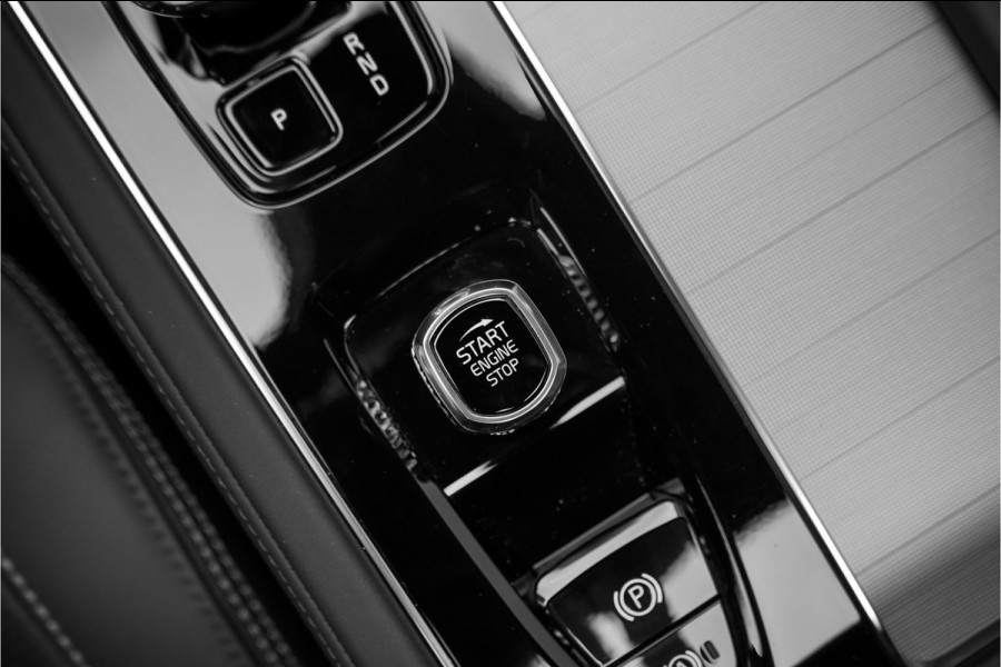 Volvo XC90 2.0 T8 Plug-in hybrid AWD Ultra Black Edition 7p B&W Pano Massage Stoelventilatie Trekhaak