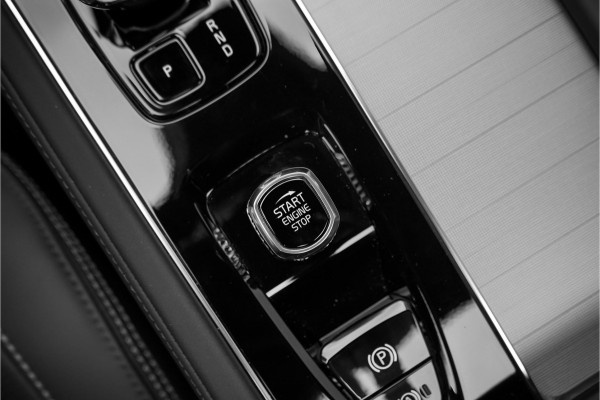 Volvo XC90 2.0 T8 Plug-in hybrid AWD Ultra Black Edition 7p B&W Pano Massage Stoelventilatie Trekhaak