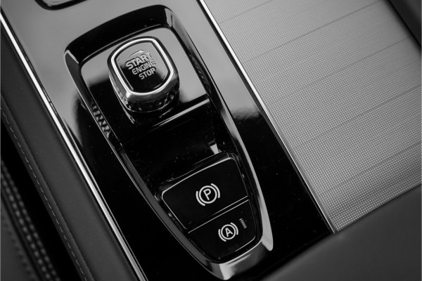 Volvo XC90 2.0 T8 Plug-in hybrid AWD Ultra Black Edition 7p B&W Pano Massage Stoelventilatie Trekhaak