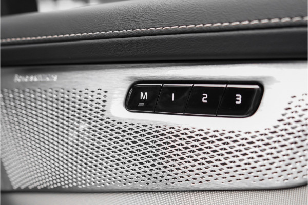 Volvo XC90 2.0 T8 Plug-in hybrid AWD Ultra Black Edition 7p B&W Pano Massage Stoelventilatie Trekhaak