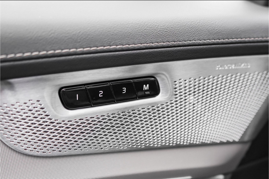 Volvo XC90 2.0 T8 Plug-in hybrid AWD Ultra Black Edition 7p B&W Pano Massage Stoelventilatie Trekhaak