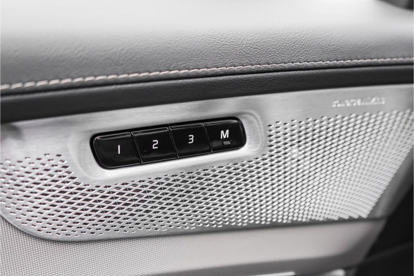 Volvo XC90 2.0 T8 Plug-in hybrid AWD Ultra Black Edition 7p B&W Pano Massage Stoelventilatie Trekhaak