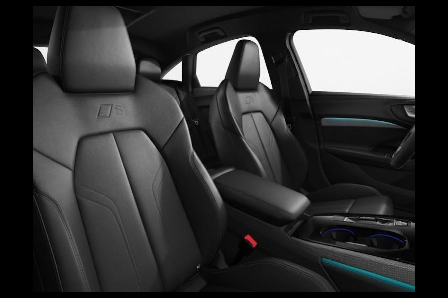 Audi A5 Limousine S edition 2.0 TFSI e 299 pk | Techniek pakket plus | Premium pakket | Optiekpakket zwart-glanzend | Trekhaak, elektr. wegklapbaar |