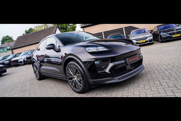 Porsche Macan 100 kWh | Camera | Panorama Dak | Groen Leder Interieur | Luchtvering | Stuurwielverwarming