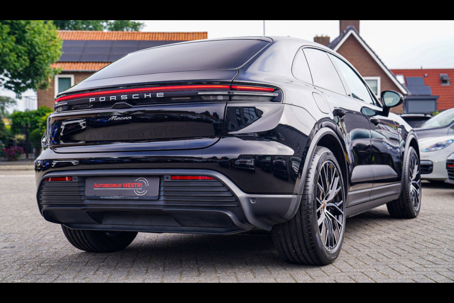 Porsche Macan 100 kWh | Camera | Panorama Dak | Groen Leder Interieur | Luchtvering | Stuurwielverwarming