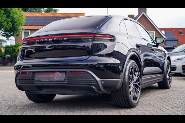 Porsche Macan 100 kWh | Camera | Panorama Dak | Groen Leder Interieur | Luchtvering | Stuurwielverwarming