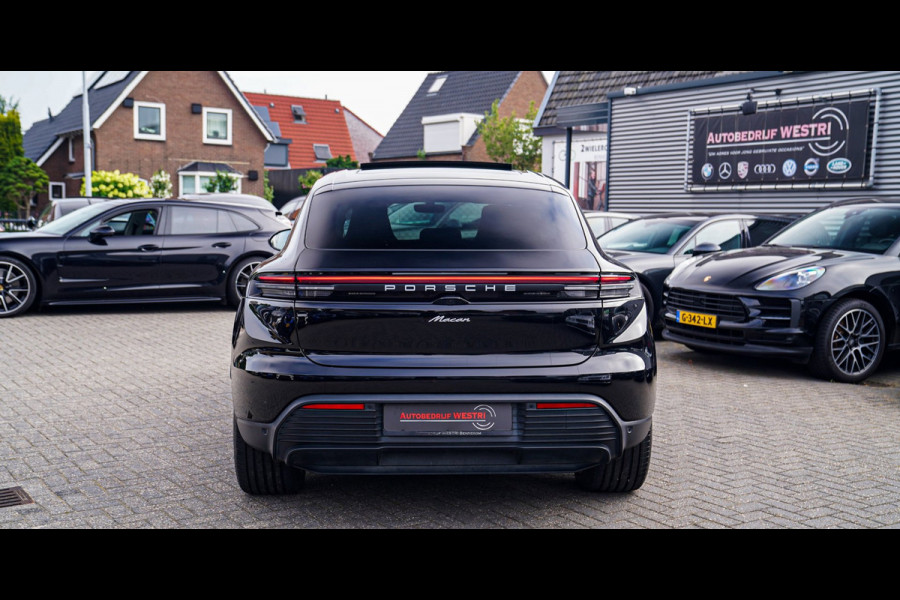 Porsche Macan 100 kWh | Camera | Panorama Dak | Groen Leder Interieur | Luchtvering | Stuurwielverwarming