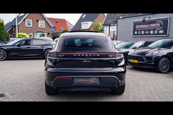 Porsche Macan 100 kWh | Camera | Panorama Dak | Groen Leder Interieur | Luchtvering | Stuurwielverwarming