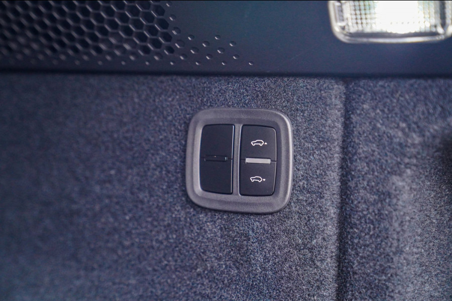 Porsche Macan 100 kWh | Camera | Panorama Dak | Groen Leder Interieur | Luchtvering | Stuurwielverwarming