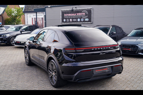 Porsche Macan 100 kWh | Camera | Panorama Dak | Groen Leder Interieur | Luchtvering | Stuurwielverwarming