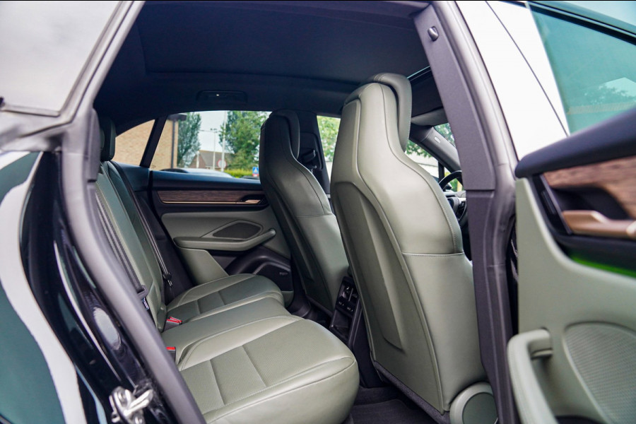 Porsche Macan 100 kWh | Camera | Panorama Dak | Groen Leder Interieur | Luchtvering | Stuurwielverwarming