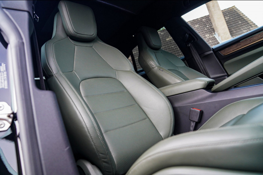 Porsche Macan 100 kWh | Camera | Panorama Dak | Groen Leder Interieur | Luchtvering | Stuurwielverwarming
