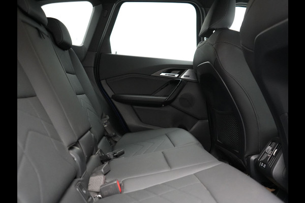 BMW X1 xDrive25e Sportline PHEV 245pk Dealer O.H. | Trekhaak Af Fabriek | Adaptive Cruise | Camera | Harman / Kardon | Lederen Sportstoelen Massage & Memory | Sfeerverlichting | Keyless | Blis | Stoelen & Stuur Verwarmd | Apple Carplay | Plug In Hybrid |