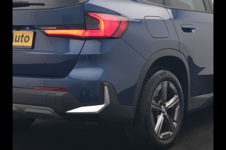 BMW X1 xDrive25e Sportline PHEV 245pk Dealer O.H. | Trekhaak Af Fabriek | Adaptive Cruise | Camera | Harman / Kardon | Lederen Sportstoelen Massage & Memory | Sfeerverlichting | Keyless | Blis | Stoelen & Stuur Verwarmd | Apple Carplay | Plug In Hybrid |