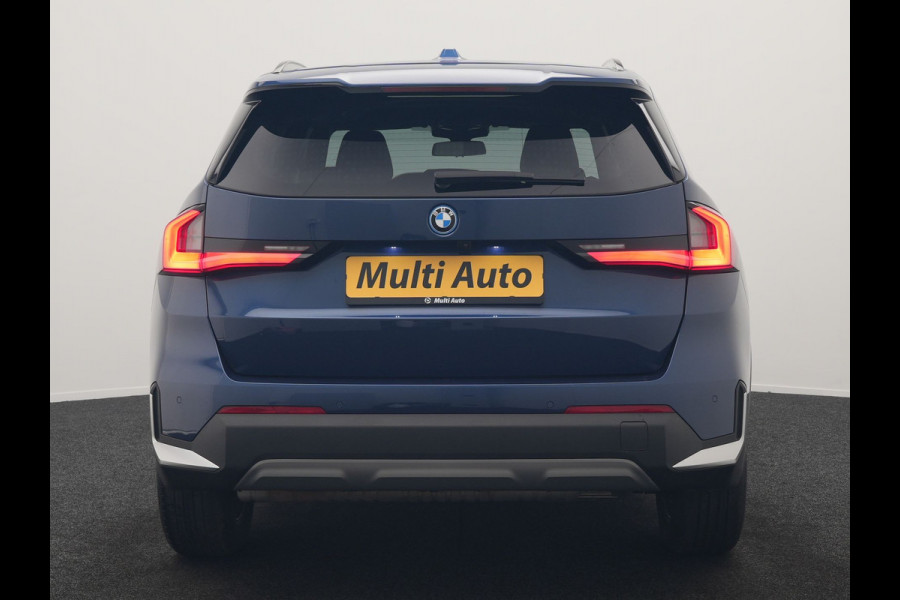 BMW X1 xDrive25e Sportline PHEV 245pk Dealer O.H. | Trekhaak Af Fabriek | Adaptive Cruise | Camera | Harman / Kardon | Lederen Sportstoelen Massage & Memory | Sfeerverlichting | Keyless | Blis | Stoelen & Stuur Verwarmd | Apple Carplay | Plug In Hybrid |