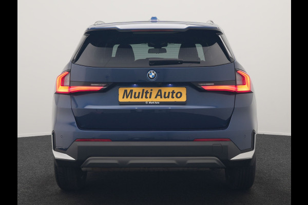 BMW X1 xDrive25e Sportline PHEV 245pk Dealer O.H. | Trekhaak Af Fabriek | Adaptive Cruise | Camera | Harman / Kardon | Lederen Sportstoelen Massage & Memory | Sfeerverlichting | Keyless | Blis | Stoelen & Stuur Verwarmd | Apple Carplay | Plug In Hybrid |