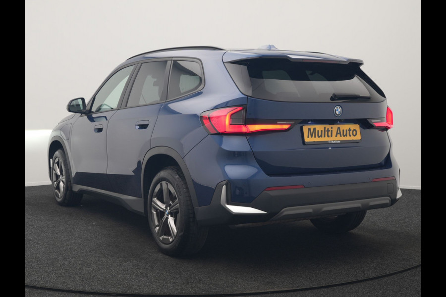 BMW X1 xDrive25e Sportline PHEV 245pk Dealer O.H. | Trekhaak Af Fabriek | Adaptive Cruise | Camera | Harman / Kardon | Lederen Sportstoelen Massage & Memory | Sfeerverlichting | Keyless | Blis | Stoelen & Stuur Verwarmd | Apple Carplay | Plug In Hybrid |